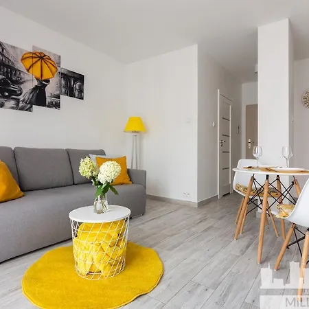 Millennium Manufaktura Yellow * Varşova